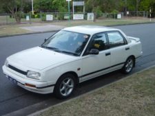 Лобовое стекло Daihatsu Applause A101 (1989-2000)