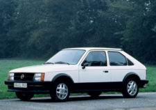 Лобовое стекло Opel Kadett D (1979-1984)